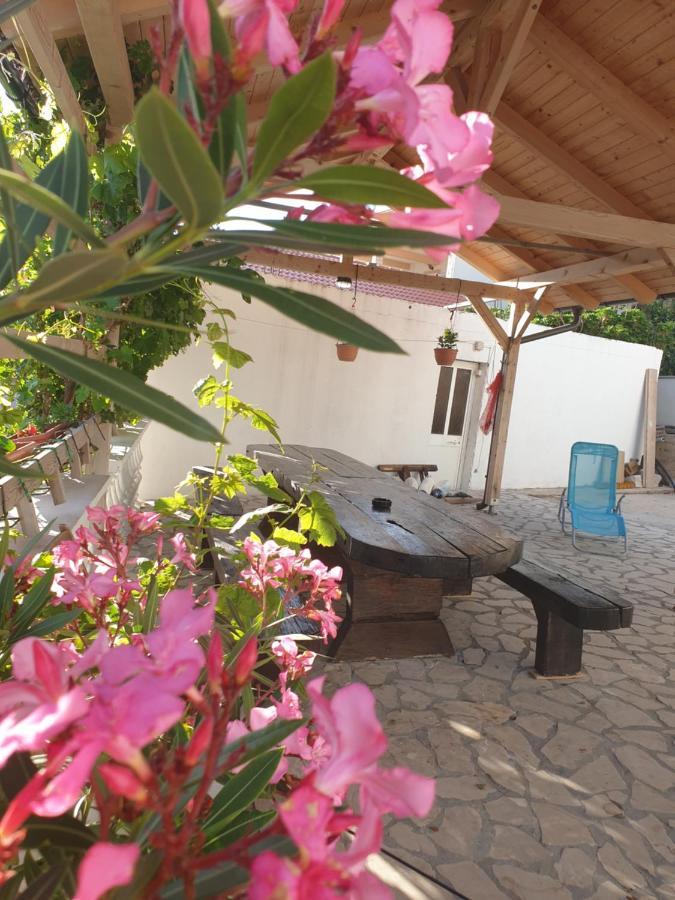 Apartments Niko Metajna, Island Pag Exterior foto